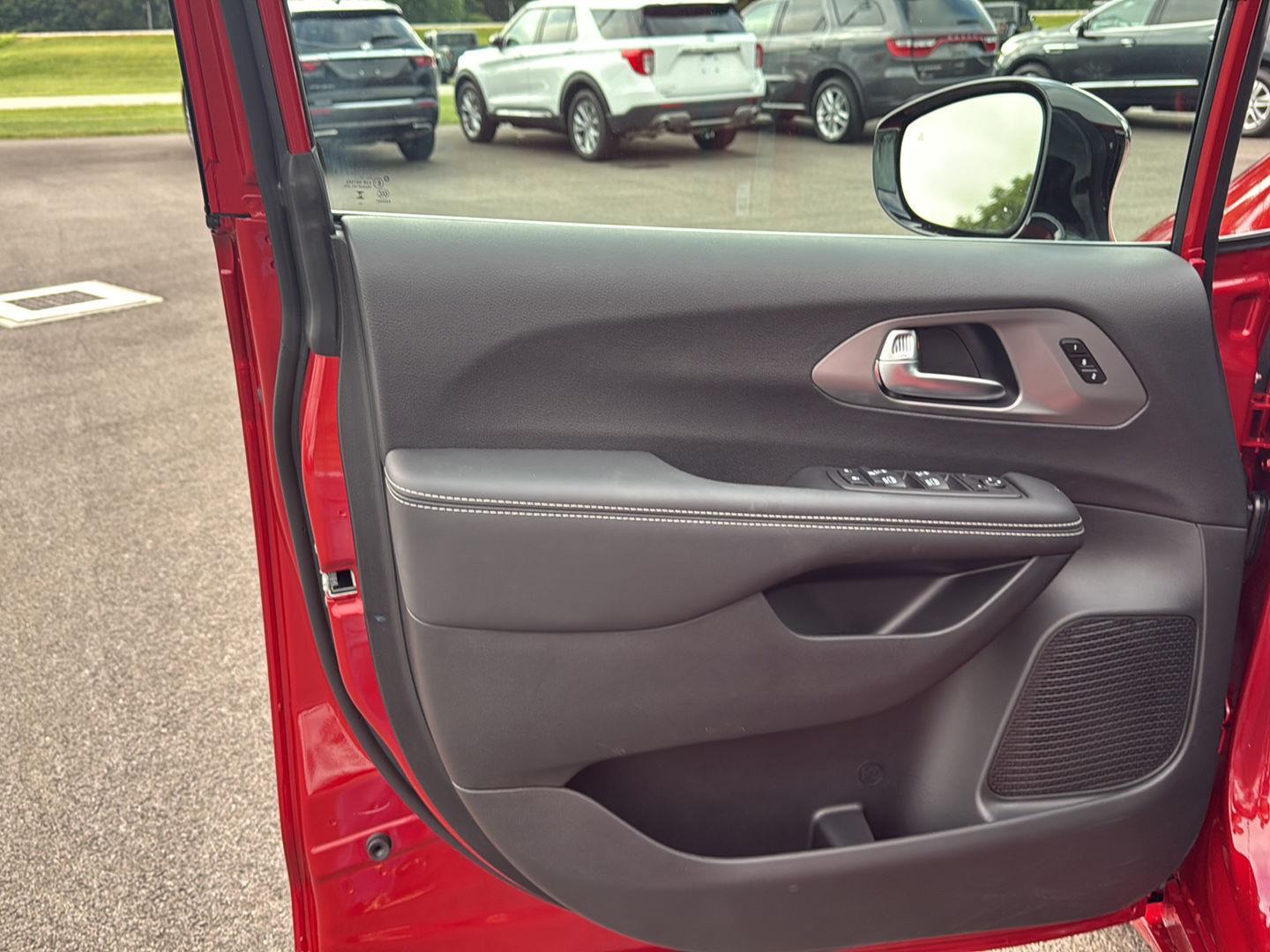 2026 Chrysler Pacifica photo 19