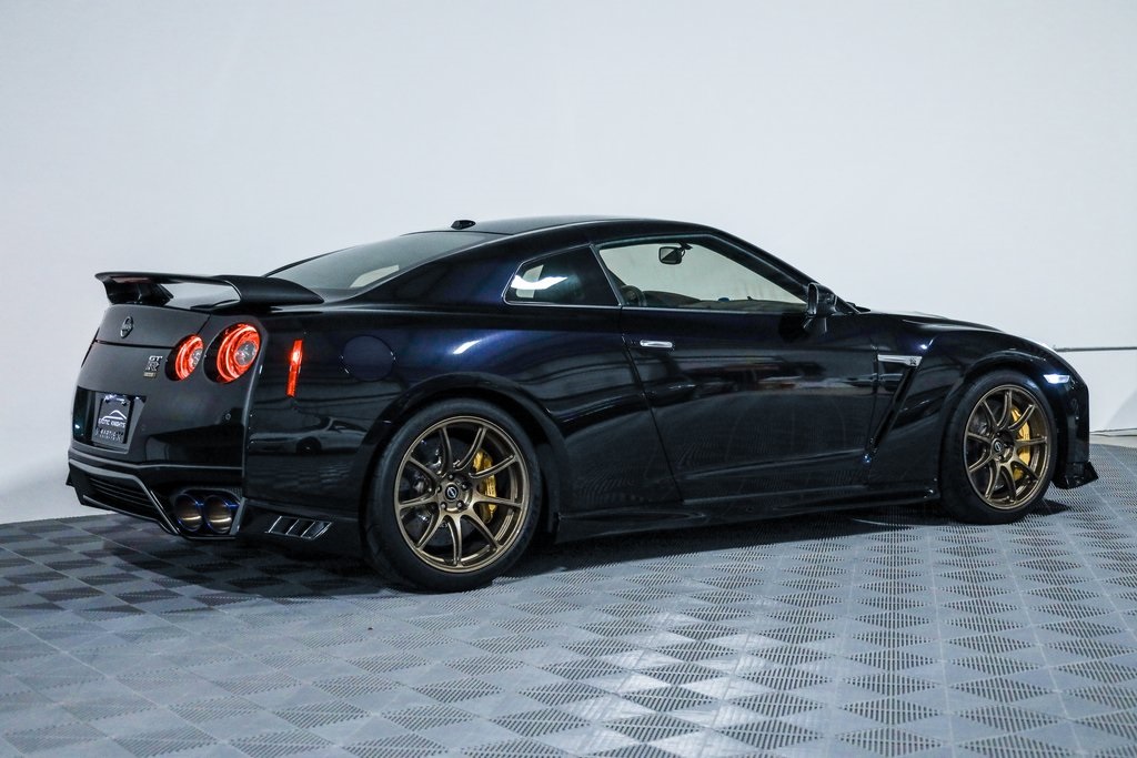 2021 Nissan GT-R Premium photo 3