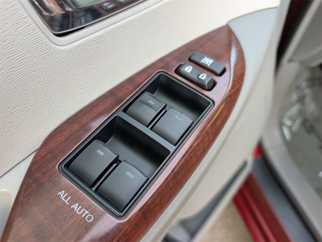 2014 Toyota Sienna XLE photo 13