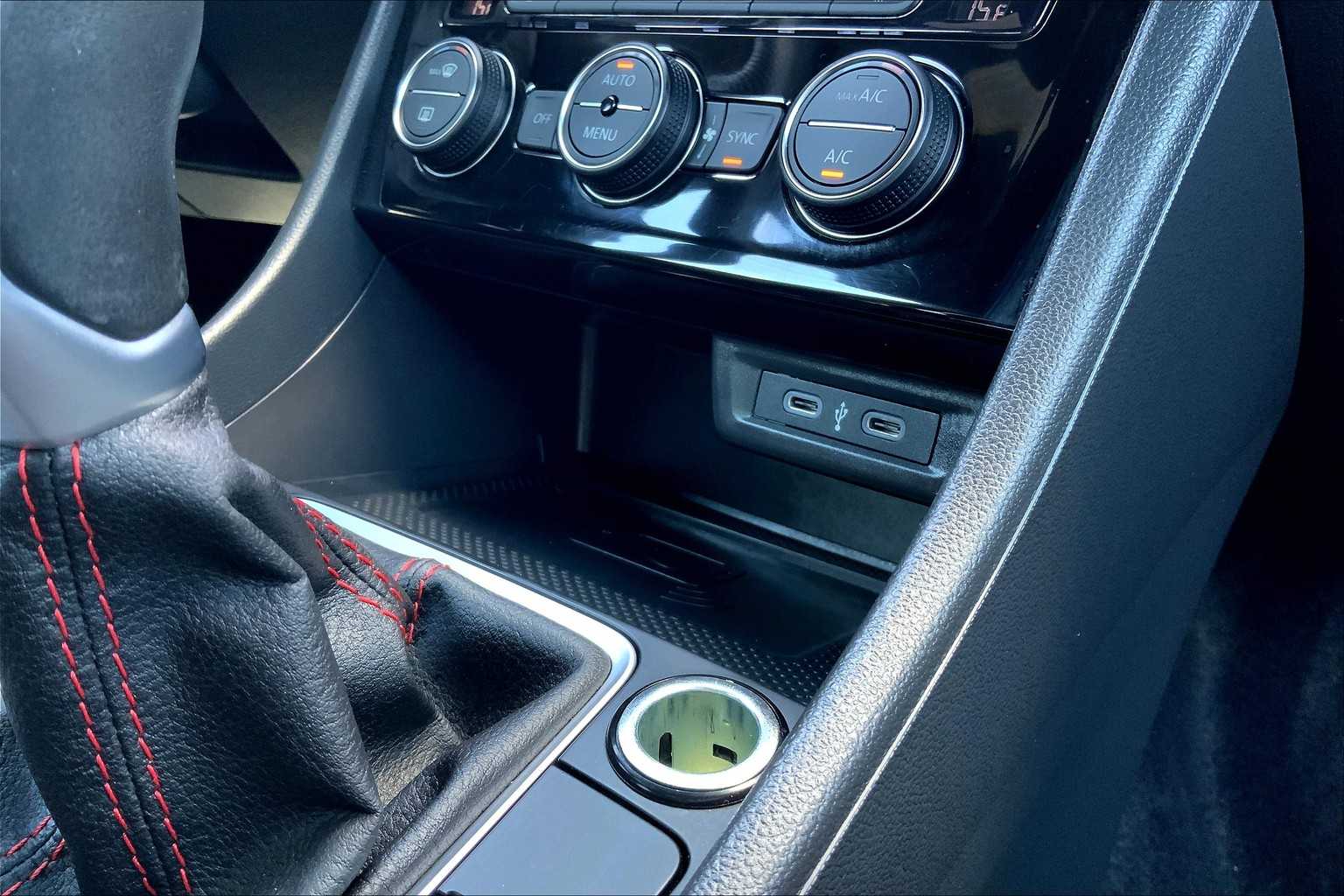 2024 Volkswagen Jetta GLI Autobahn Anniversary Edition photo 31
