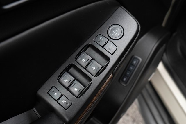 2016 Chevrolet Tahoe LT photo 13