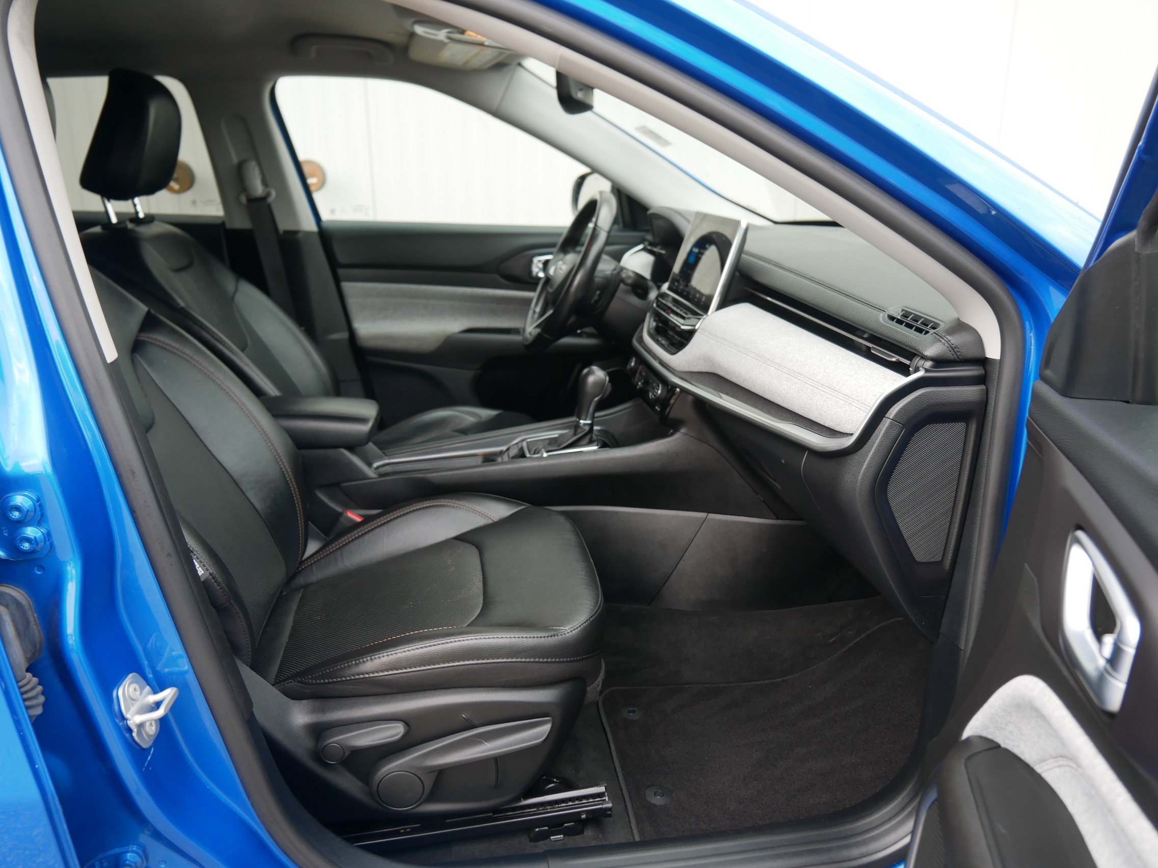 2022 Jeep Compass Latitude Lux photo 14