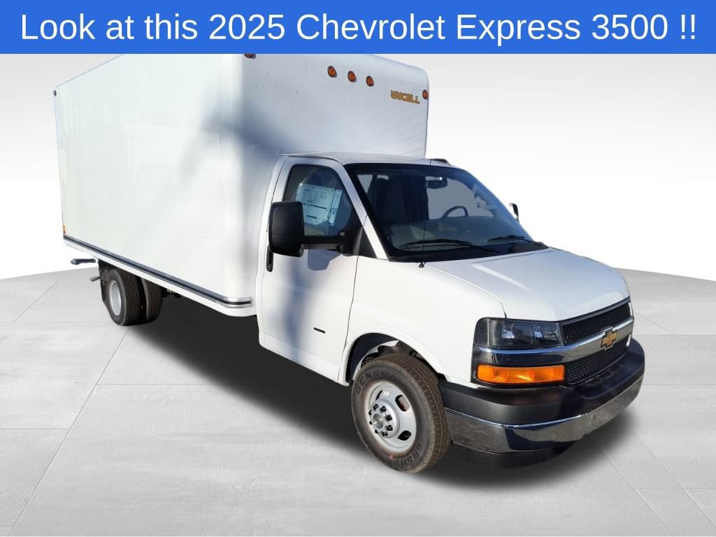 2025 Chevrolet Express Cutaway Base's photo