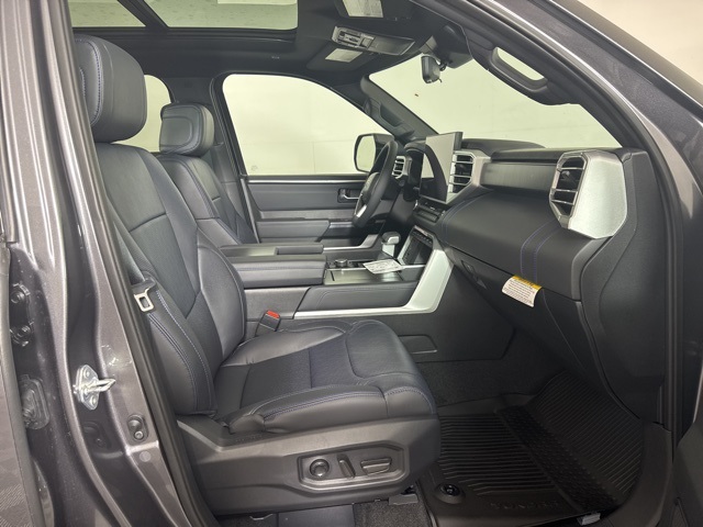 2025 Toyota Tundra Platinum CrewMax photo 4