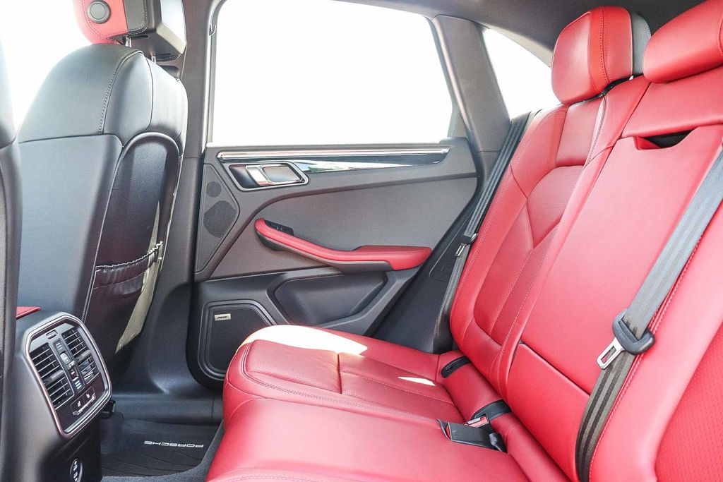 2024 Porsche Macan S photo 15