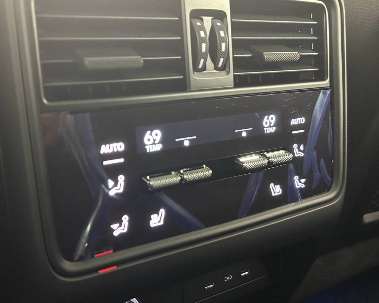 2025 Porsche Cayenne photo 24