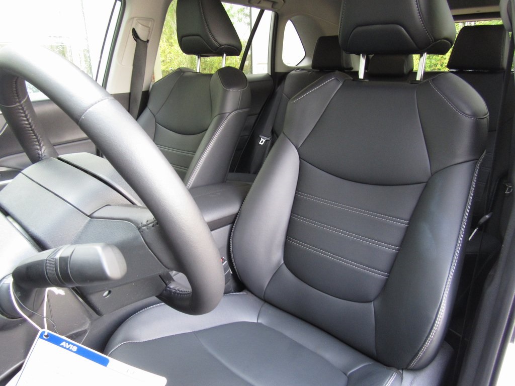 2025 Toyota RAV4 XLE Premium photo 4