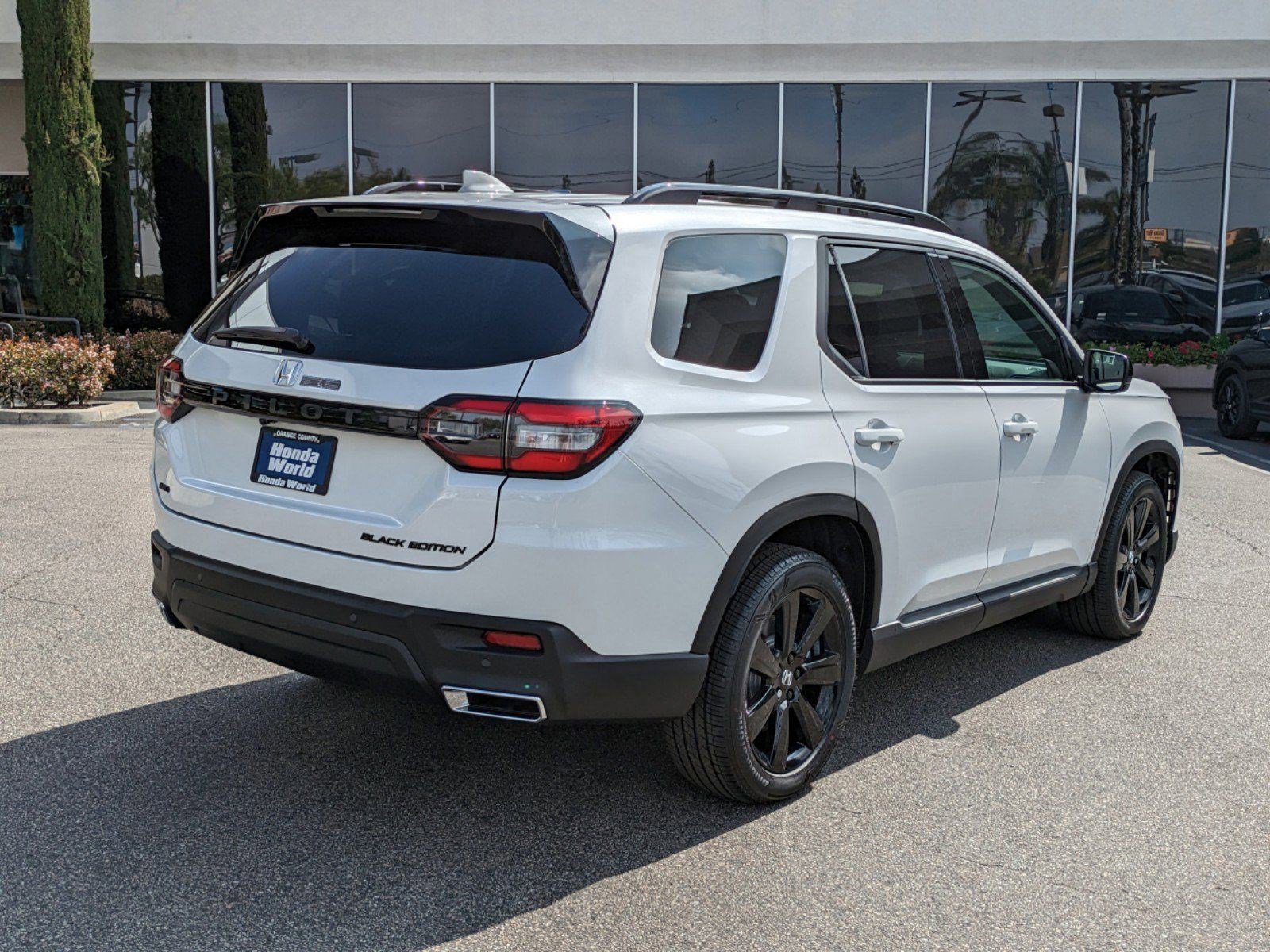 2025 Honda Pilot Black Edition photo 4