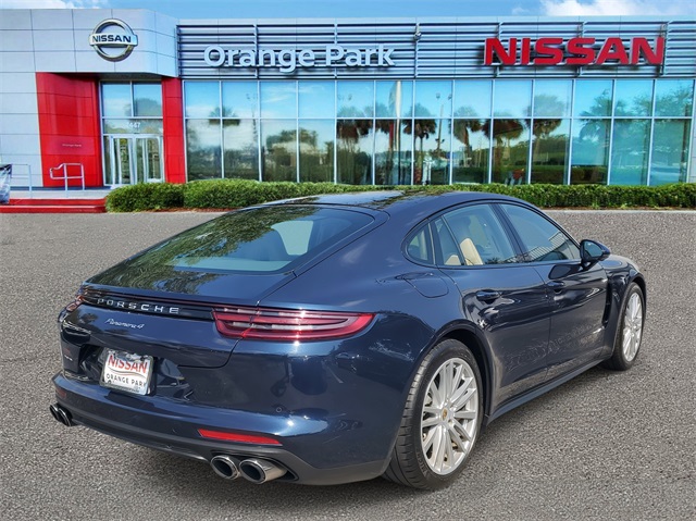 2018 Porsche Panamera 4 photo 2