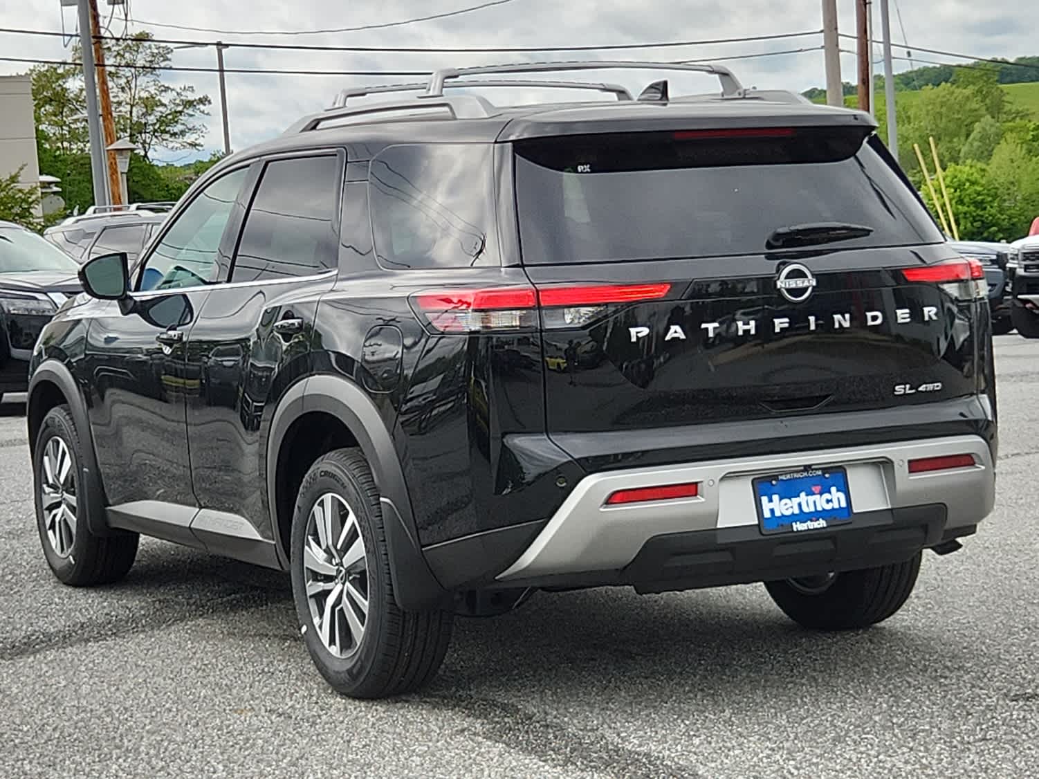 2025 Nissan Pathfinder SL photo 4