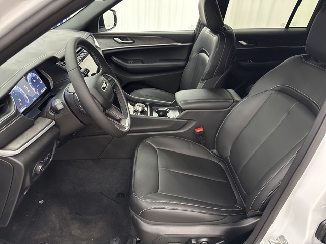 2025 Jeep Grand Cherokee Limited photo 4