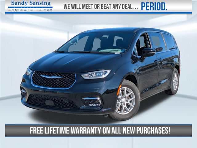 2025 Chrysler Pacifica Select's photo