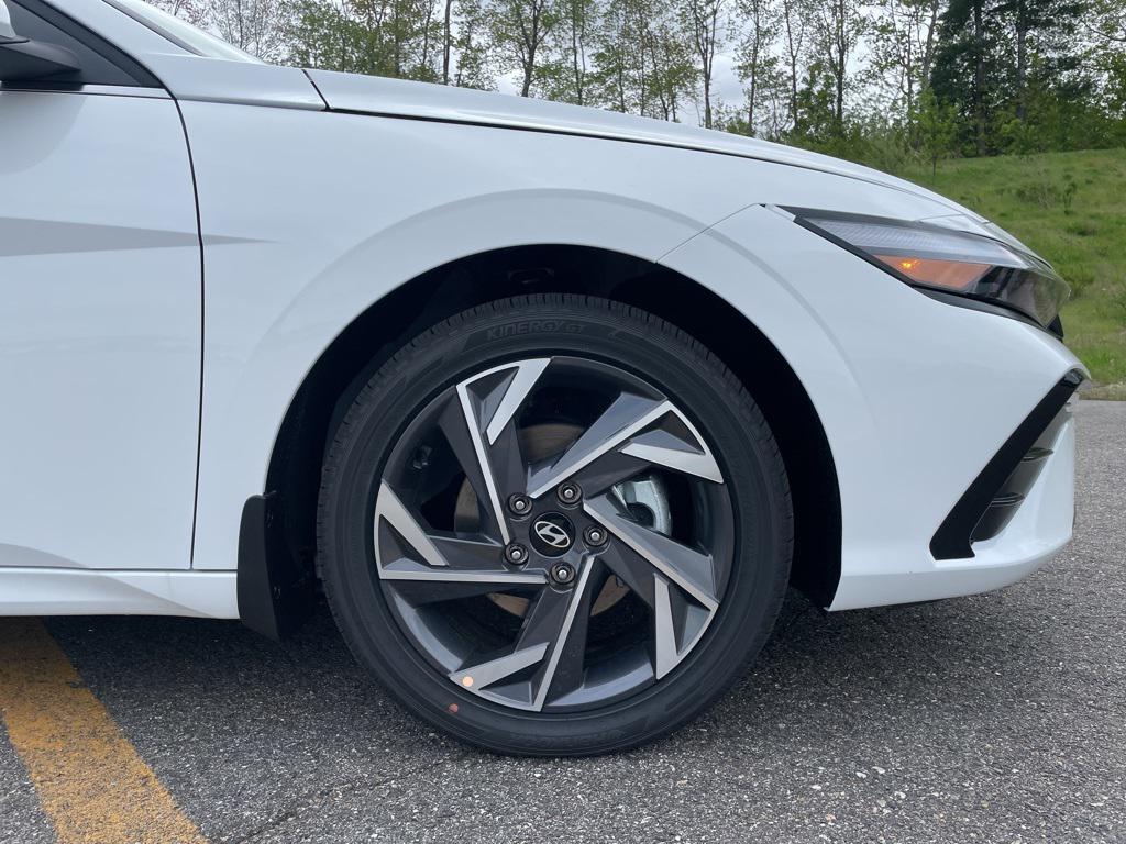 2025 Hyundai Elantra Hybrid Limited photo 4
