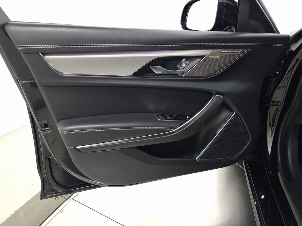 2022 Jaguar XF R-Dynamic SE photo 14