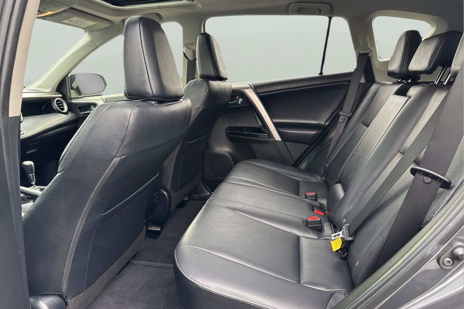2018 Toyota RAV4 Limited Platinum photo 4