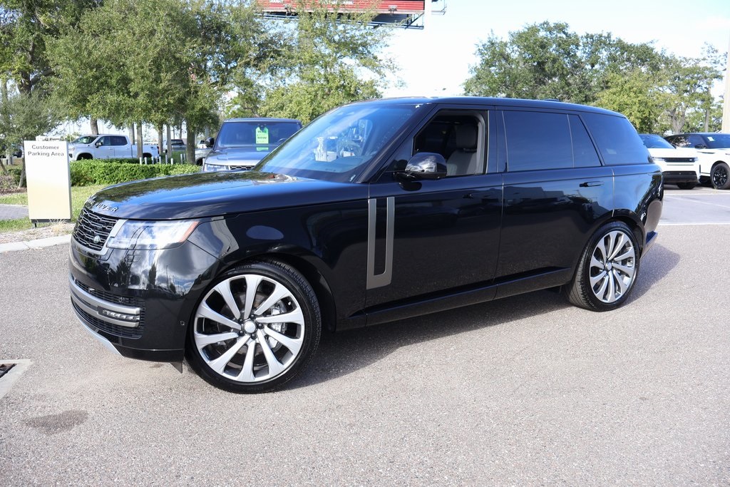 2025 Land Rover Range Rover SE's photo