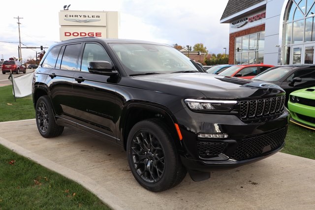 2025 Jeep Grand Cherokee Summit photo 3