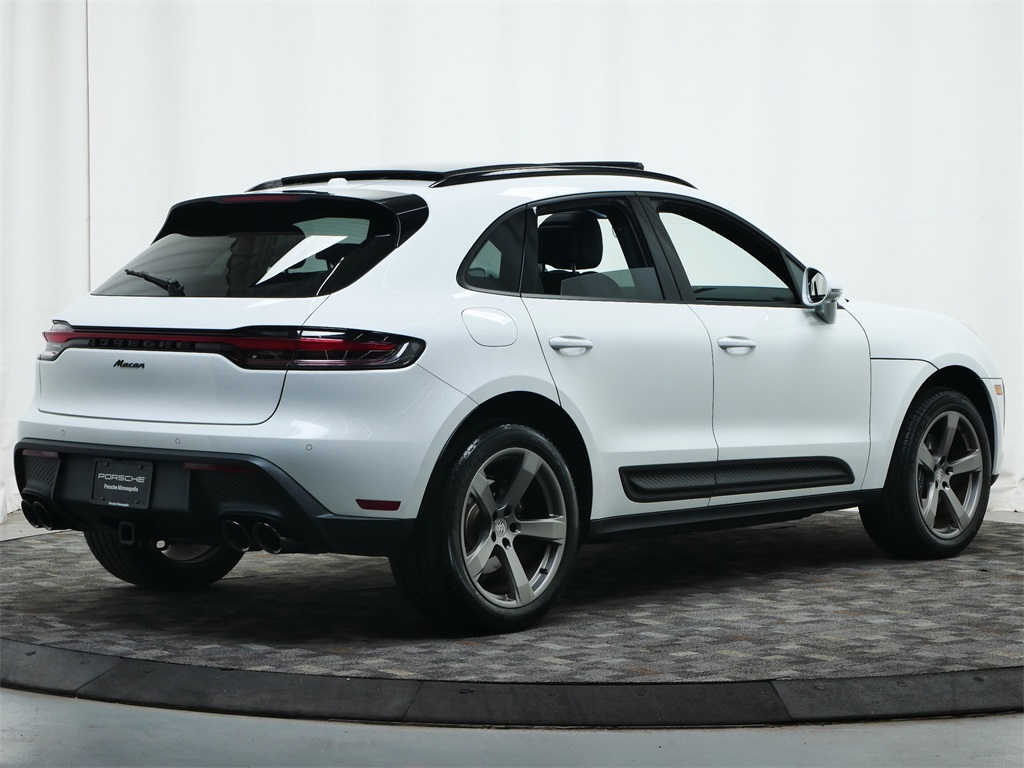 2024 Porsche Macan photo 6