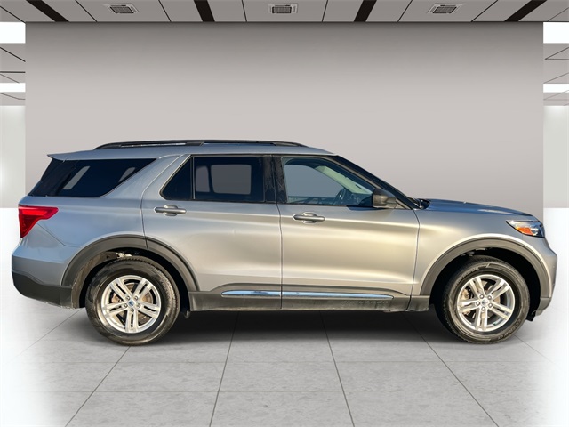 2023 Ford Explorer XLT photo 2