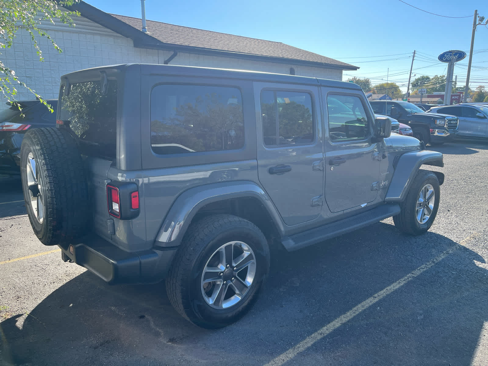 2022 Jeep Wrangler Unlimited Sahara photo 2