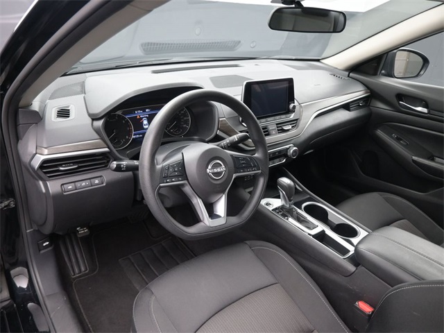 2024 Nissan Altima 2.5 SV photo 2