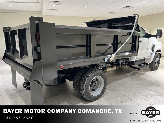 2023 Chevrolet Silverado 6500HD Work Truck photo 3