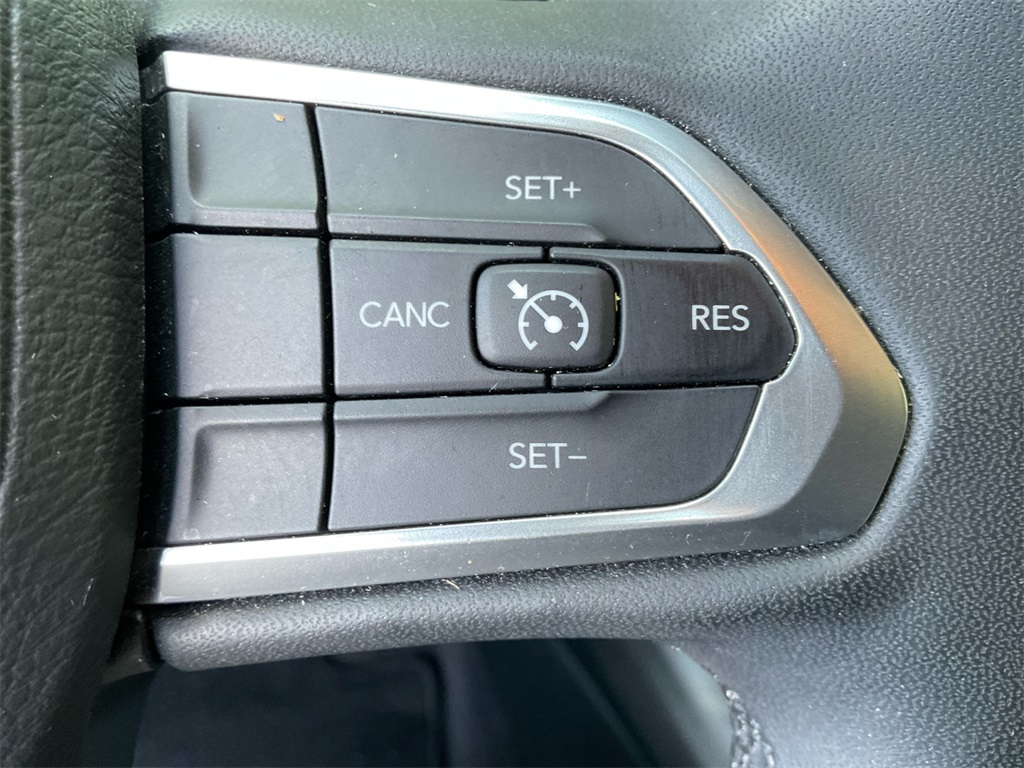 2023 Jeep Compass Latitude Lux photo 35