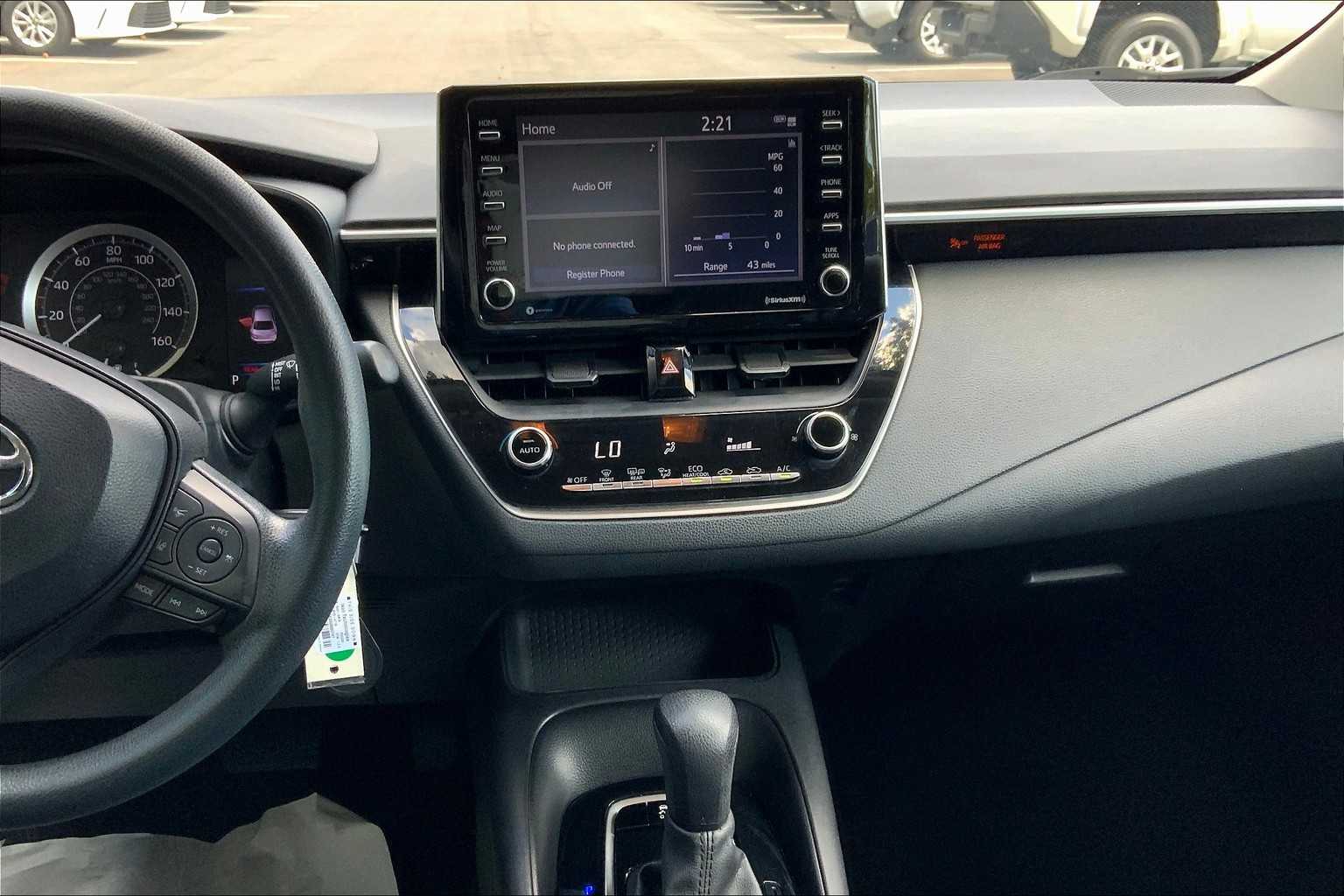 2021 Toyota Corolla LE photo 6