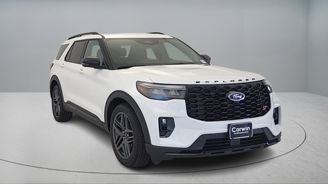 2025 Ford Explorer ST's photo