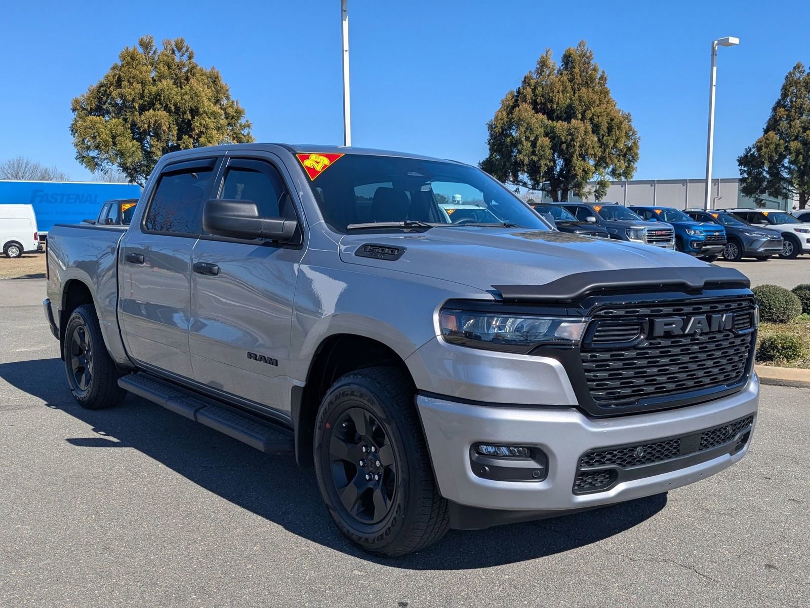 2025 Ram 1500 Tradesman photo 3
