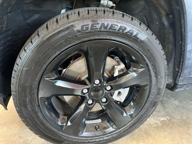 2022 Jeep Grand Cherokee Altitude photo 5