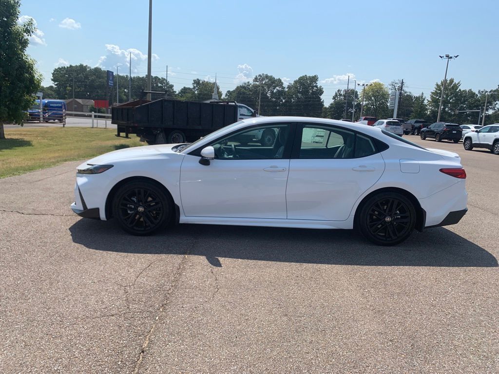 2025 Toyota Camry SE photo 4