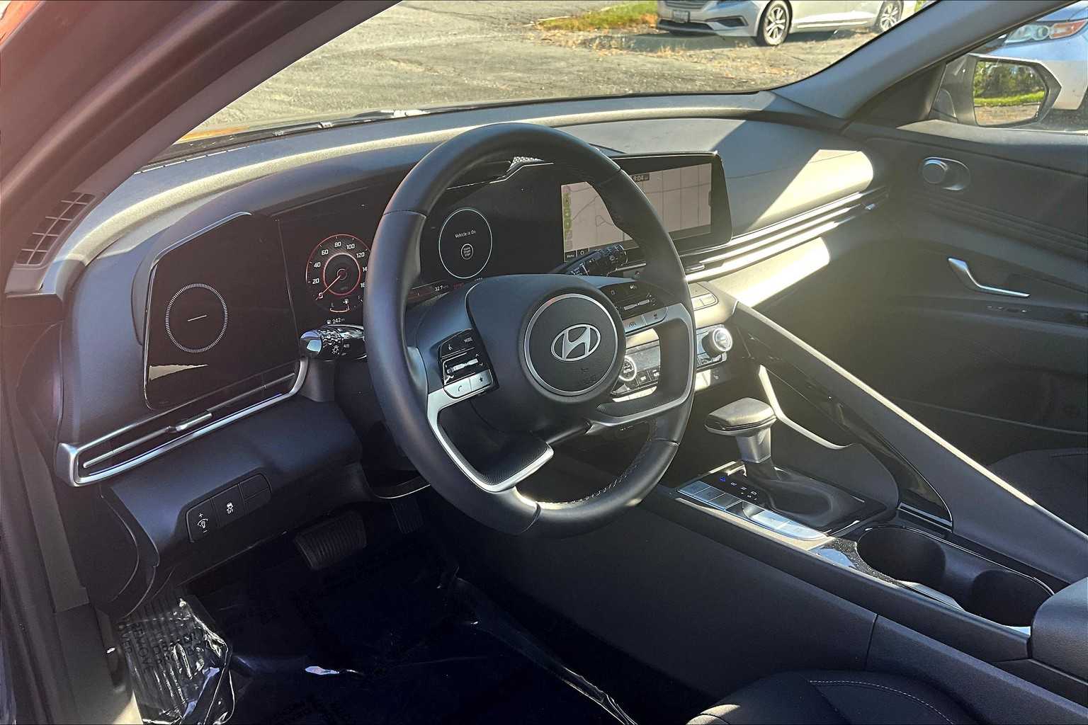 2024 Hyundai Elantra SEL Convenience photo 16
