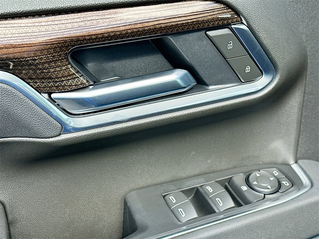2025 Chevrolet Silverado 1500 LT photo 13