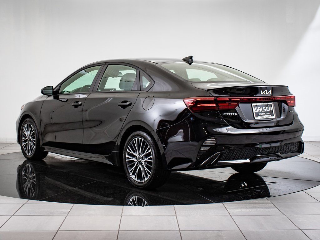 2022 Kia Forte GT-Line photo 6