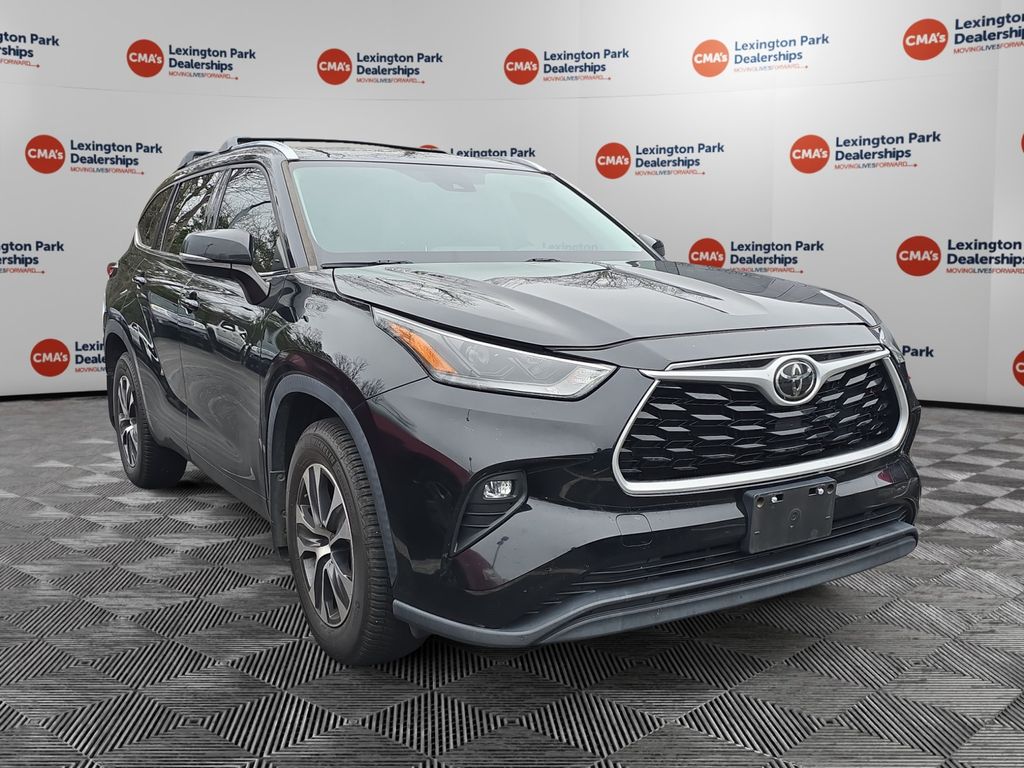 2021 Toyota Highlander XLE's photo