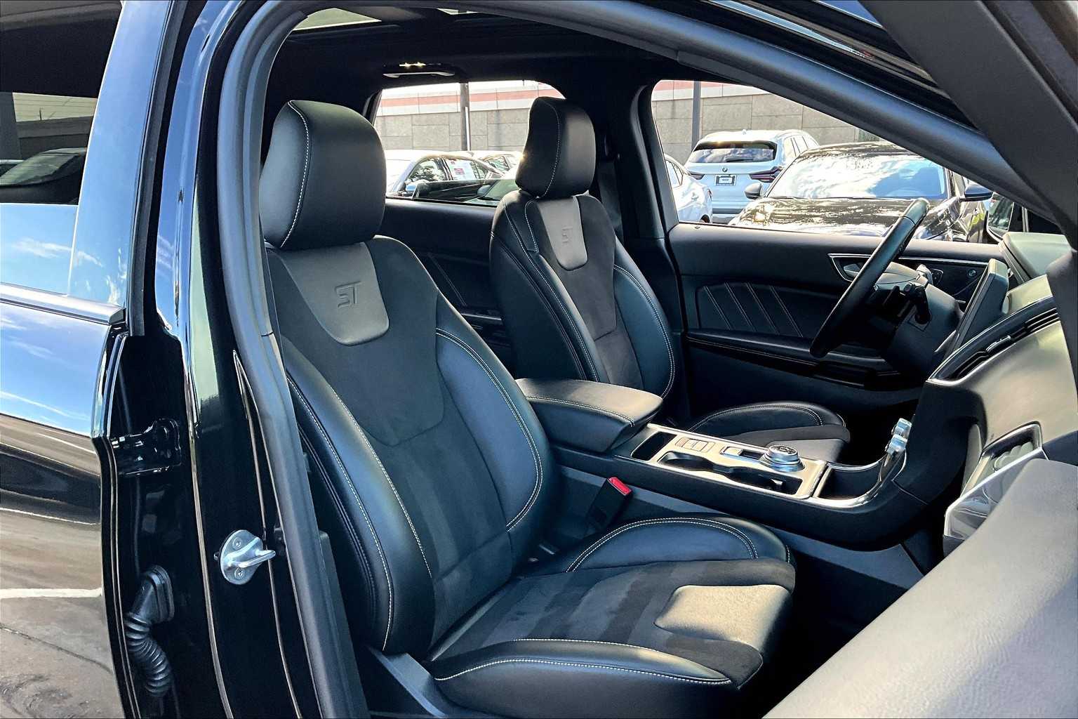 2022 Ford Edge ST photo 8