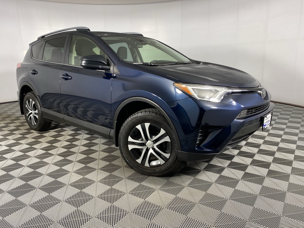 2018 Toyota RAV4 LE photo 9