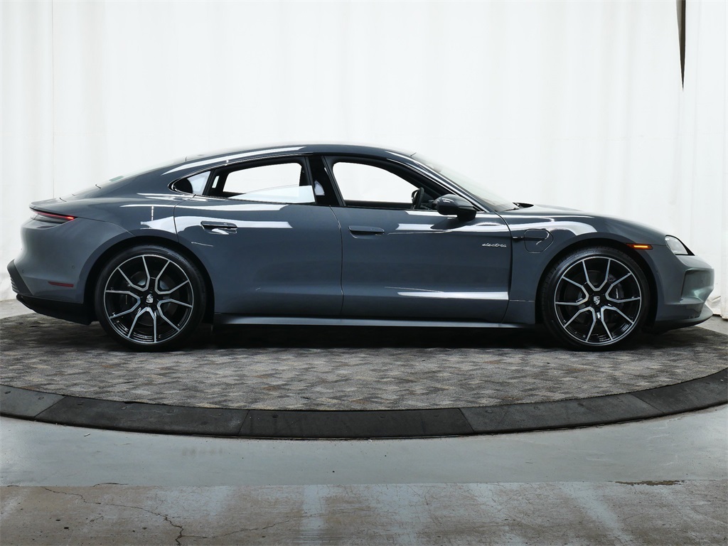 2025 Porsche Taycan 4 photo 8