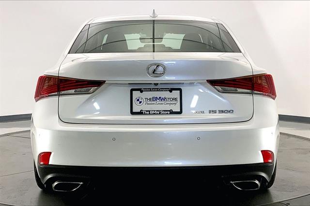 2017 Lexus IS 300 photo 3