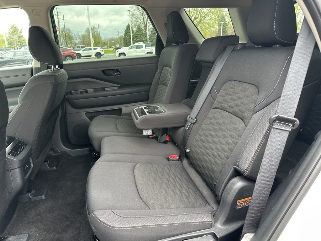 2024 Nissan Pathfinder SV photo 25