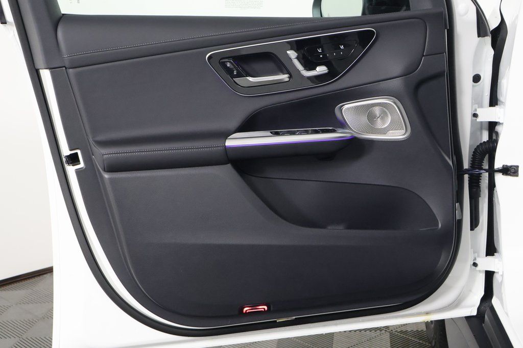 2026 Mercedes Benz GLC 300 photo 7