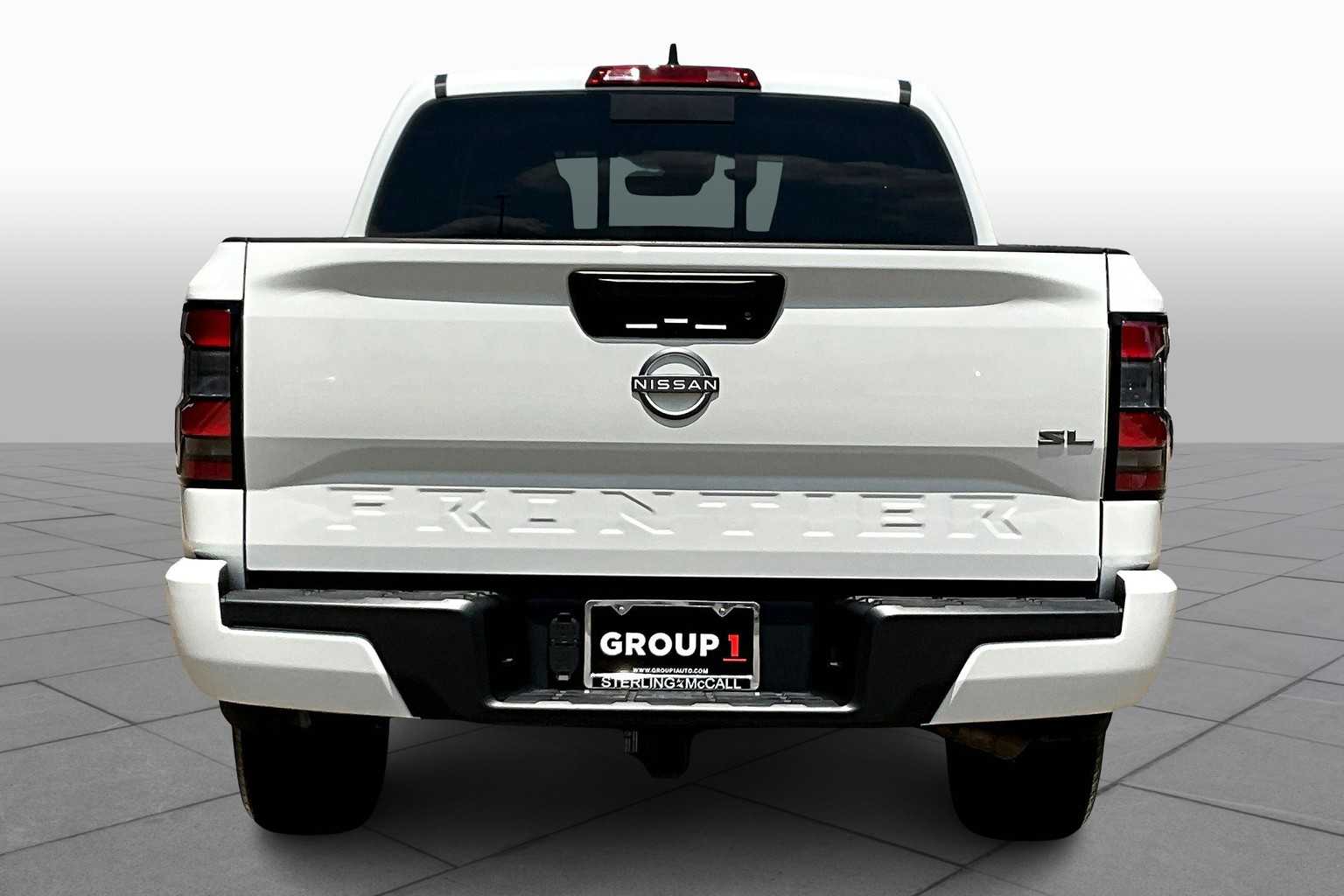 2024 Nissan Frontier SL photo 4