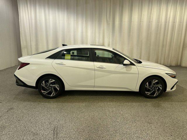2025 Hyundai Elantra SEL Convenience photo 4
