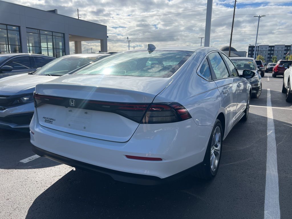 2023 Honda Accord LX photo 3