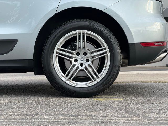 2021 Porsche Macan Base photo 3