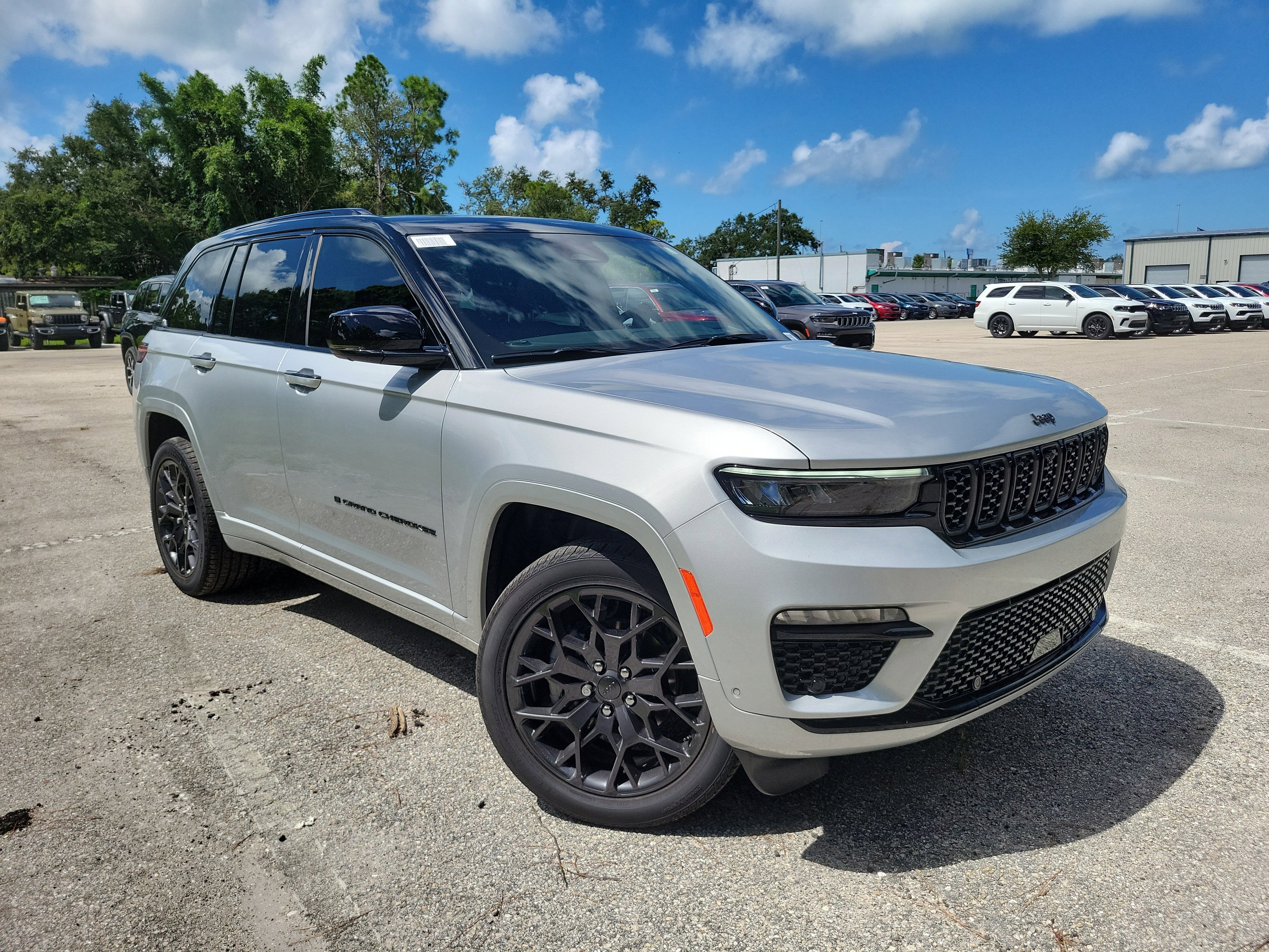 2025 Jeep Grand Cherokee Summit Reserve's photo
