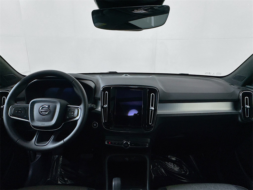 2025 Volvo XC40 Core photo 13