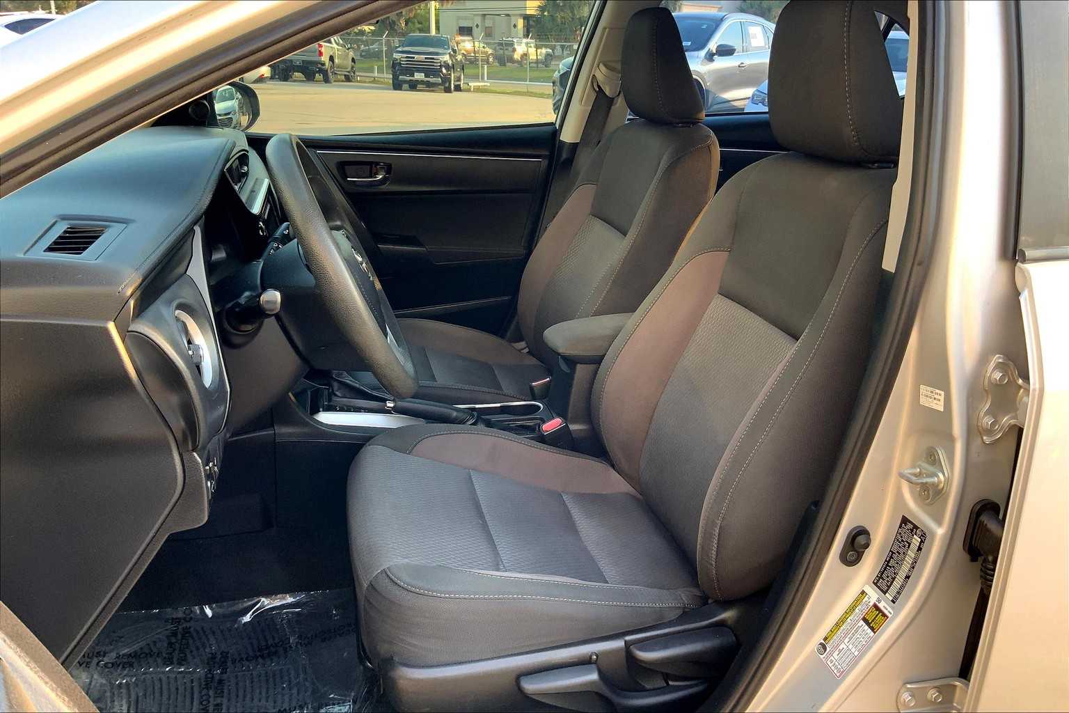 2019 Toyota Corolla LE photo 7