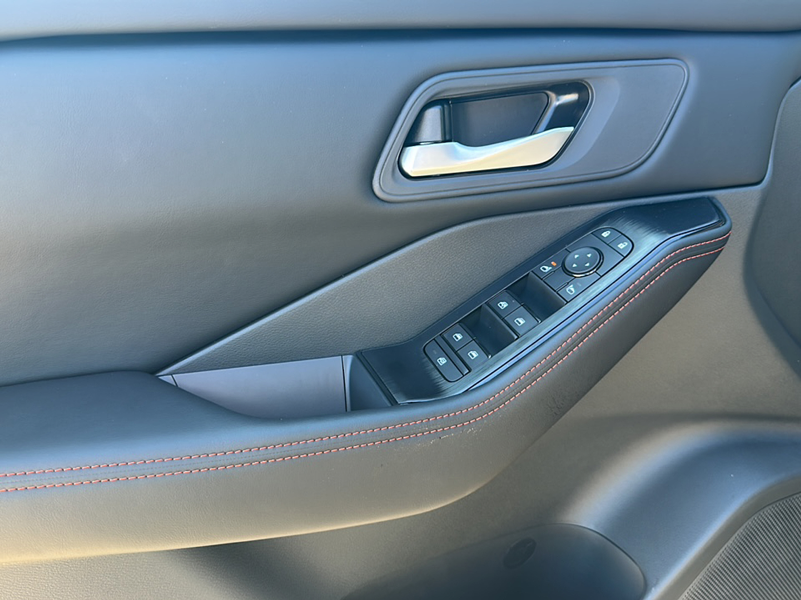 2026 Nissan Rogue SV photo 3